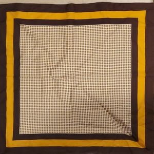 Autumn colored scarf.